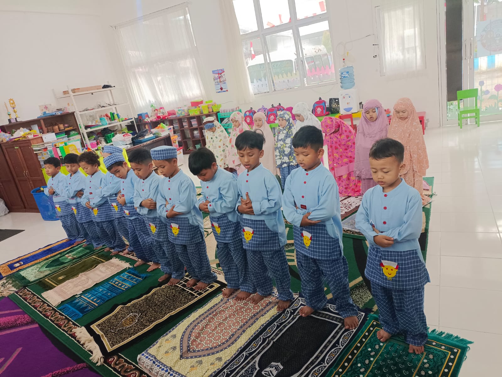 Shalat Zuhur Berjamaah